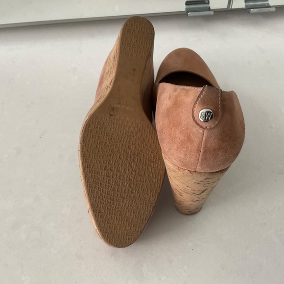 Shoes - Picture 2 of 5